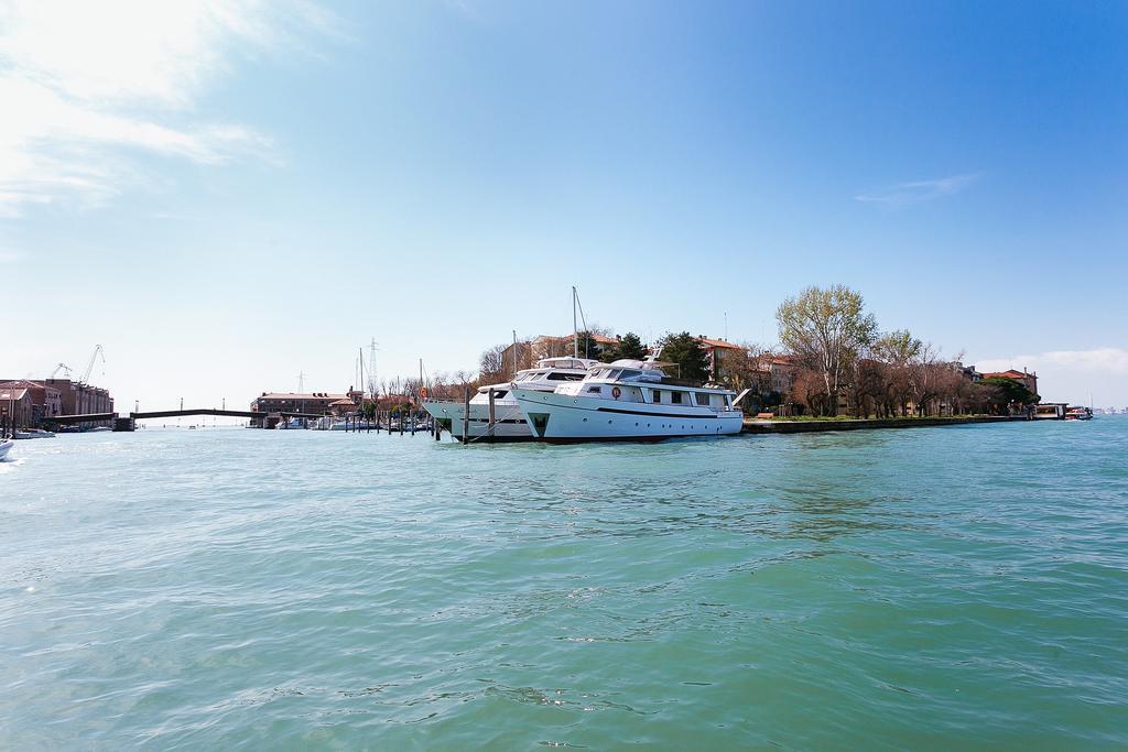 Deluxe Apartments Lagoon View Венеция Экстерьер фото