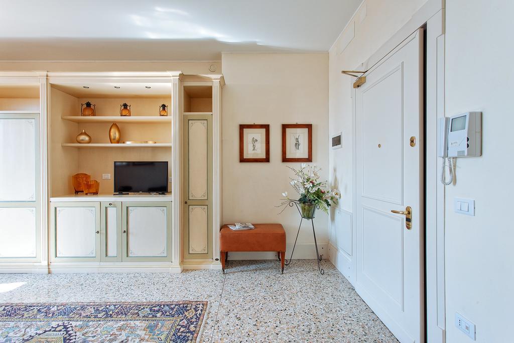 Deluxe Apartments Lagoon View Венеция Экстерьер фото